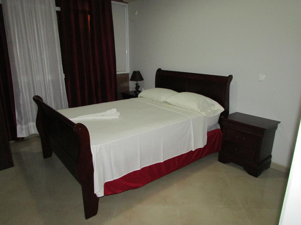 Residencial Girassol, Lda Bed and Breakfast São Filipe Exteriör bild
