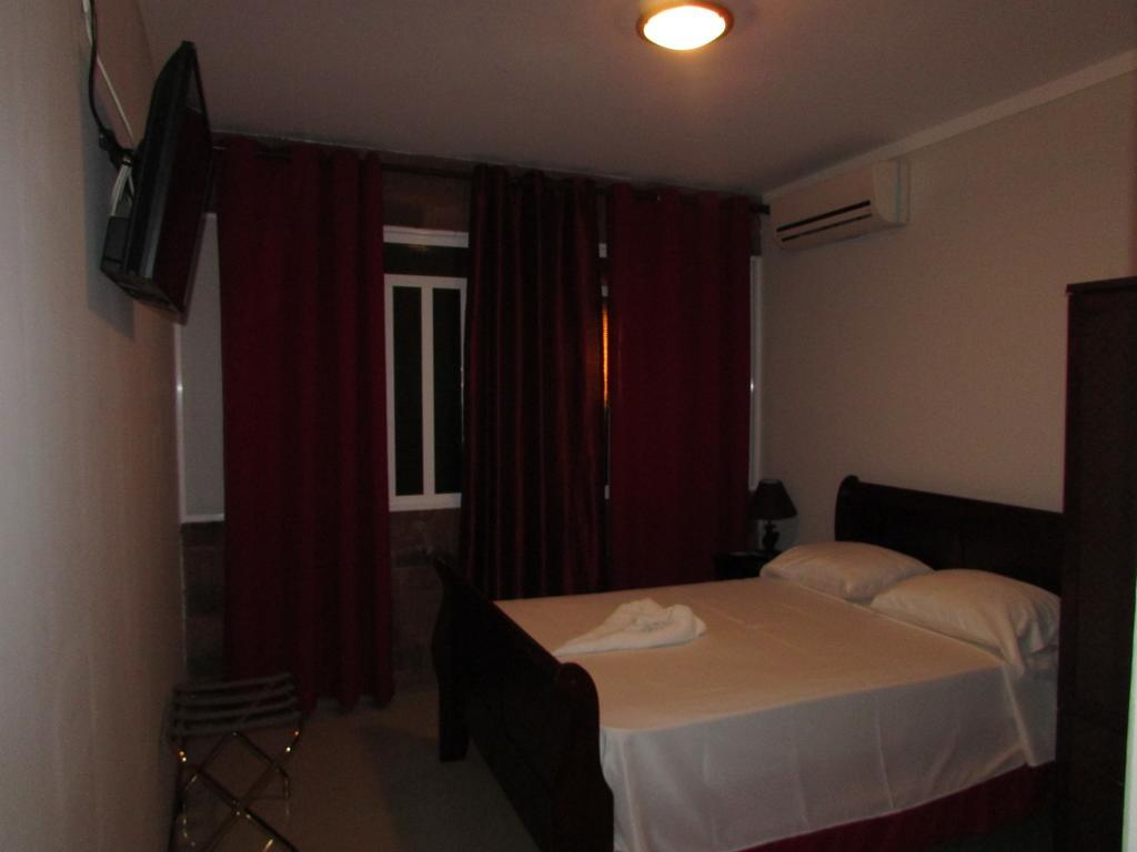 Residencial Girassol, Lda Bed and Breakfast São Filipe Exteriör bild