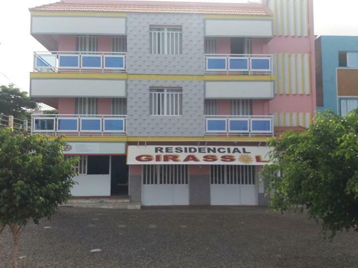 Residencial Girassol, Lda Bed and Breakfast São Filipe Exteriör bild